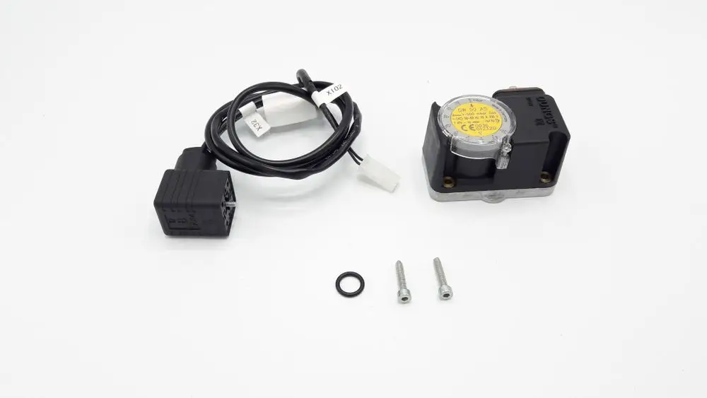 Gasleckkontrolle von Remeha, bestehend aus einem Gehäuse, einem Anschlussstecker, Kabel und zwei Schrauben, sowie einem O-Ring.